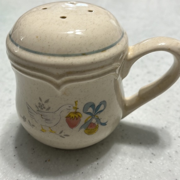 Salt and Pepper Shakers - Picture 5 of 7